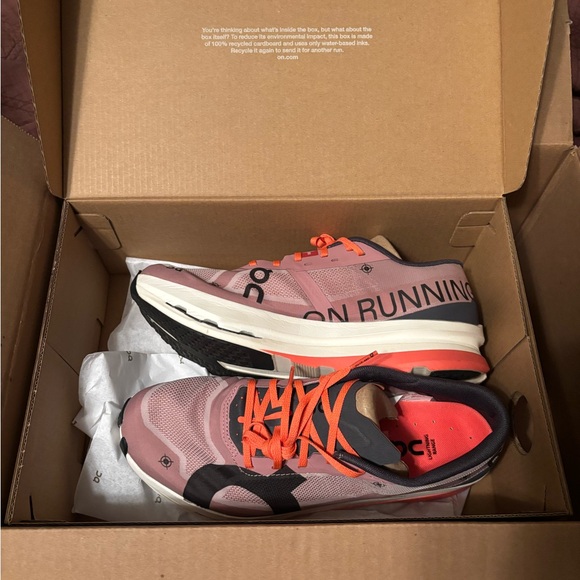 NEW On Cloud Running Pink and Black Athletic Shoes Carbon Plated